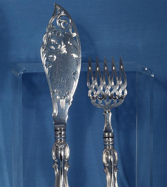 A cased set of early Victorian silver fish servers, knife 330mm.